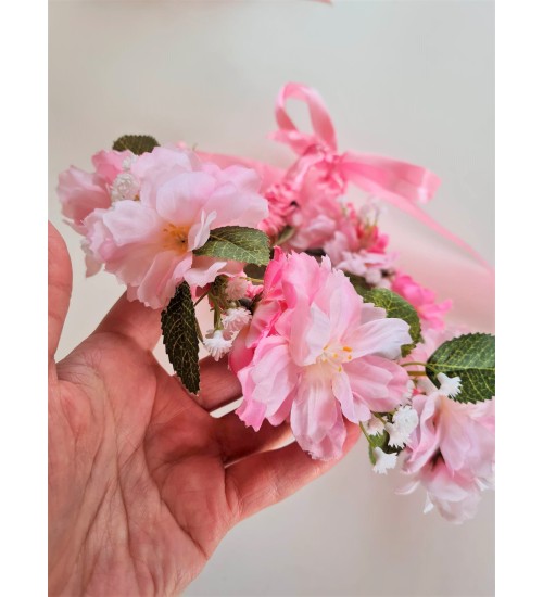 Peapärg roosade õitega ja kipslilledega