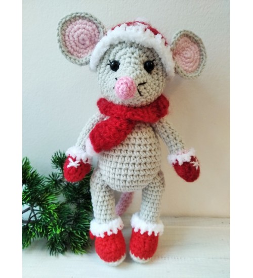 Heegeldatud hiir "Päkapikk" talvistes rõivastes