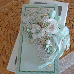 Romantiline õnnitluskaart karbis, ümbrikuga raha jaoks