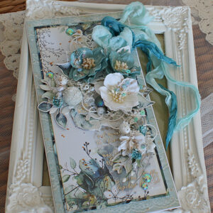 Sinistes ja valgetes toonides õnnitluskaart koos rahataskuga karbis