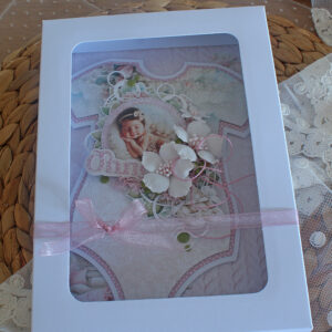 Vanaroosas värvitoonis õnnitluskaart karbis