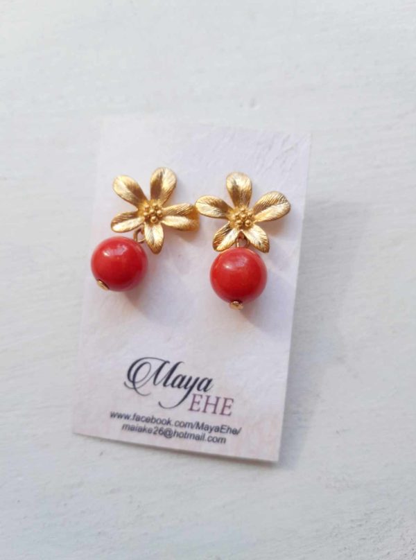 Earrings with coral
