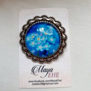 Brooch with a picture of flowers