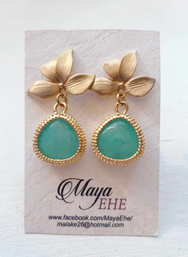 Earrings with jade
