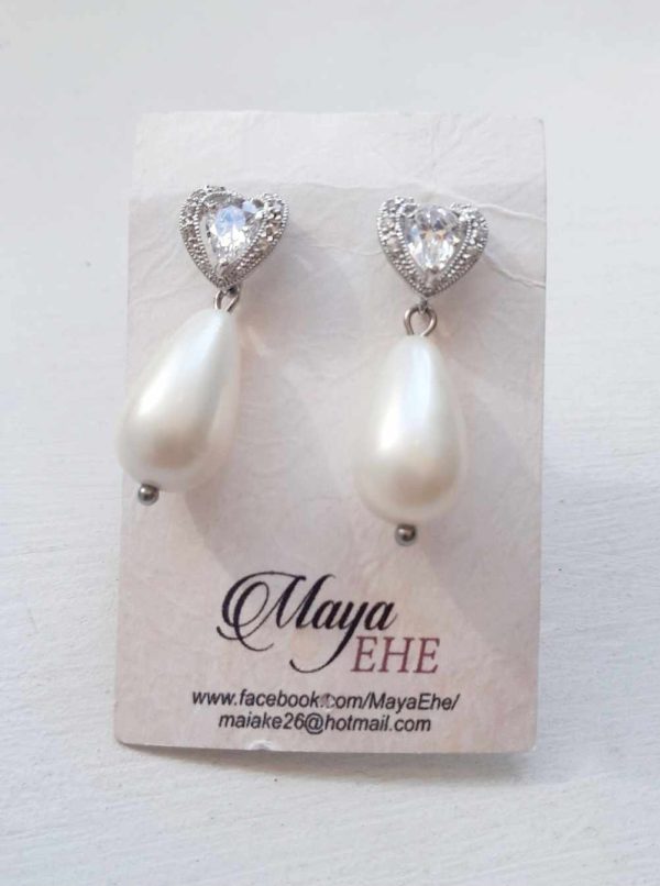 Earrings with glass pearls