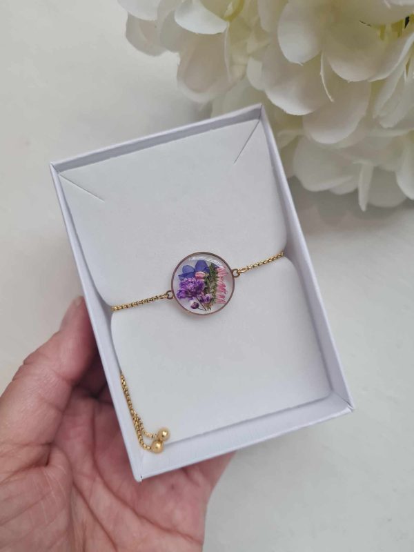 Bracelet made of dried flowers and epoxy resin