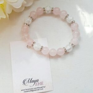 Roosades toonides naiselik käeehe poolvääriskividega