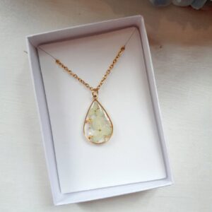 necklace made of dried flowers and epoxy resin