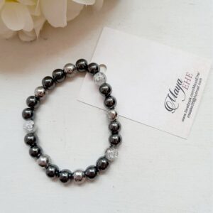 Käeehe hematiidi ja mäekristalliga