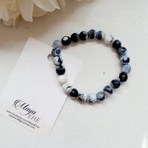 Kaunis käeehe dalmaatsia jaspisega