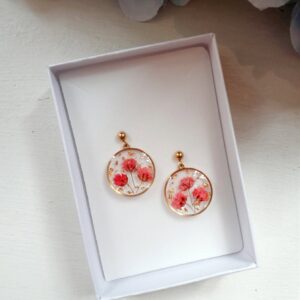 Earrings made of dried flowers and epoxy resin
