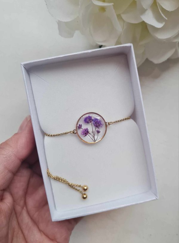 Bracelet made of dried flowers and epoxy resin