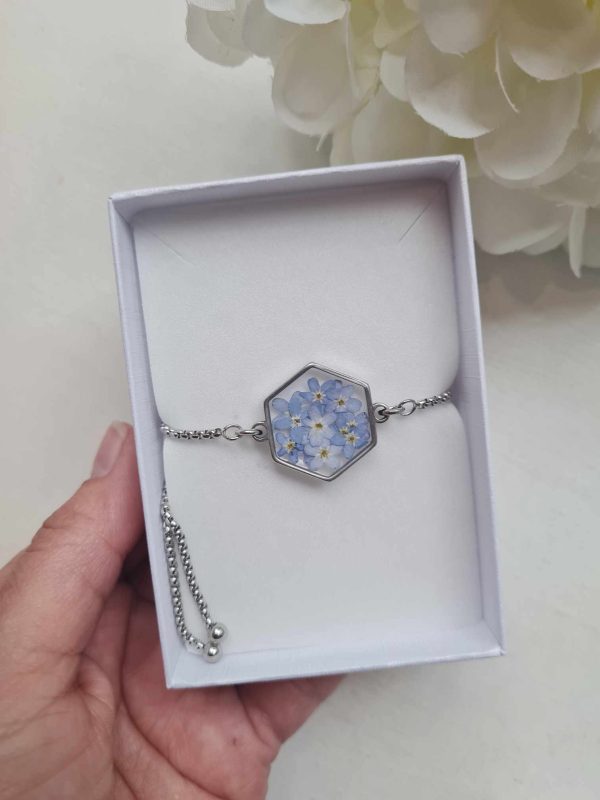 Bracelet made of dried flowers and epoxy resin