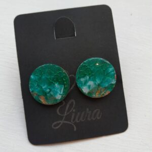 Kaunites värvides kõrvarõngad