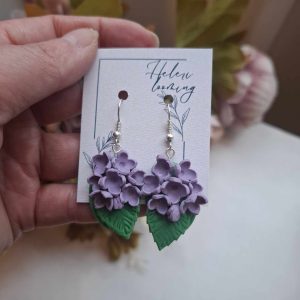 Kaunid polümeersavist kõrvarõngad "Lillad sirelikobarad"