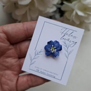 Käsitsi valminud rinnamärk "Sinilill"