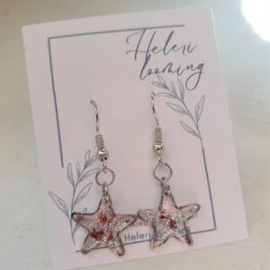 Käsitsi meisterdatud kõrvarõngad kuivatatud õitest ja epoksiidvaigust - kanarbik