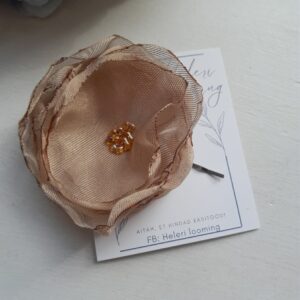 Käsitsi meisterdatud vuaalist lillega juukseklamber