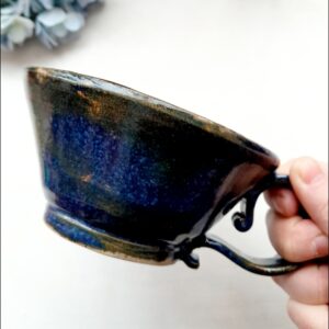 Käsitsi meisterdatud keraamiline kruus “Öise raba sosinad”