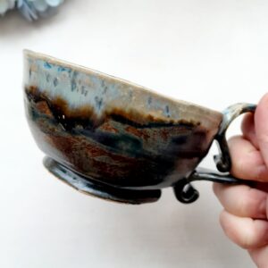 Käsitsi meisterdatud keraamiline kruus “Öise raba sosinad”