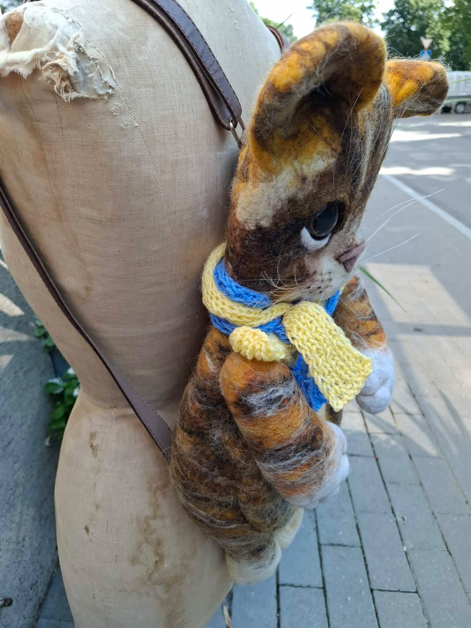Käsitsi vilditud seljakott "Kiisu salliga" - Image 2