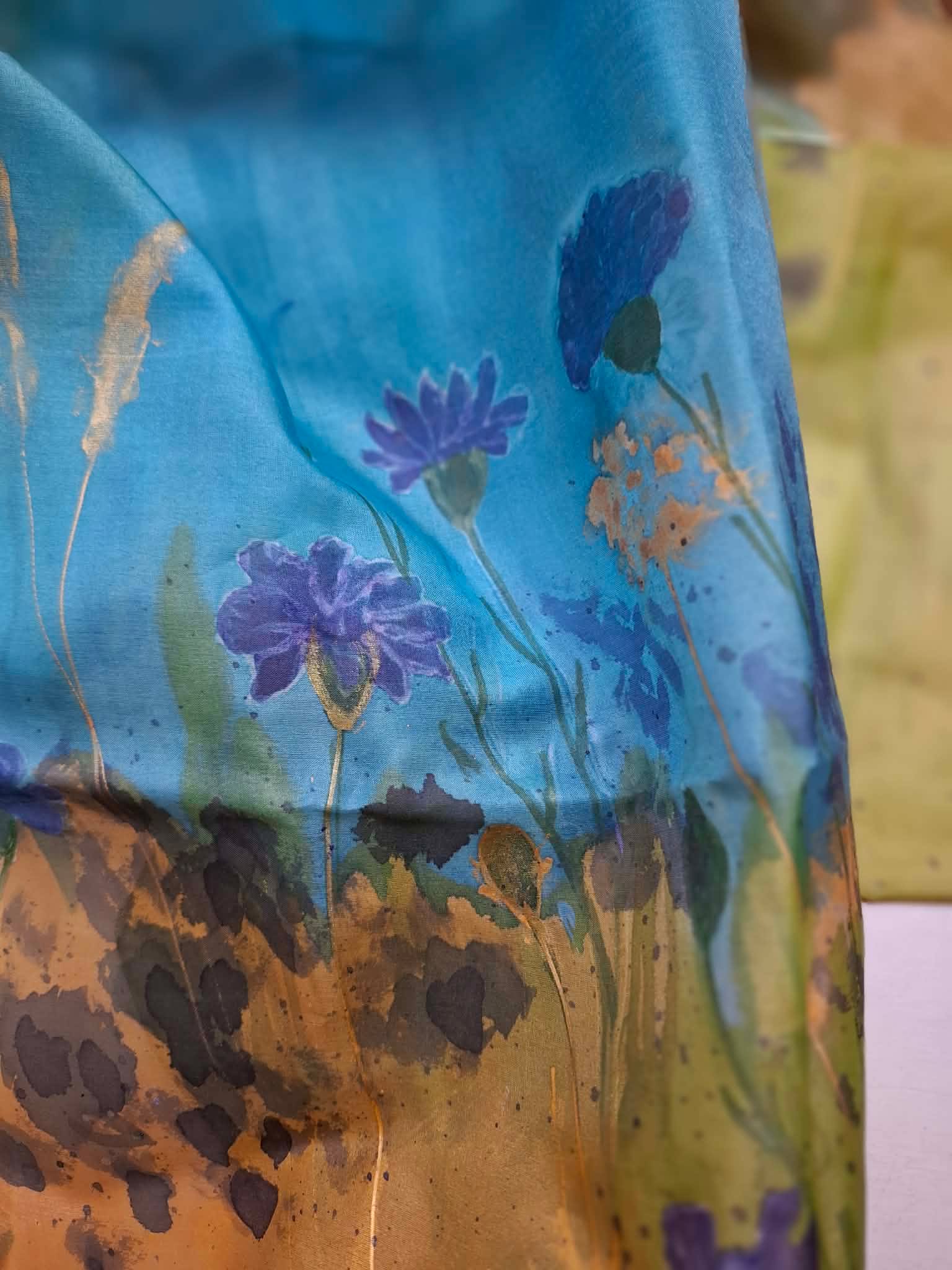 A hand-painted silk scarf - Image 3