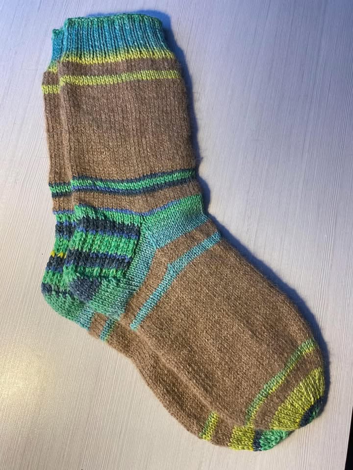 Koeravillaga käsitsi kootud sokid meestele, nr 41-42