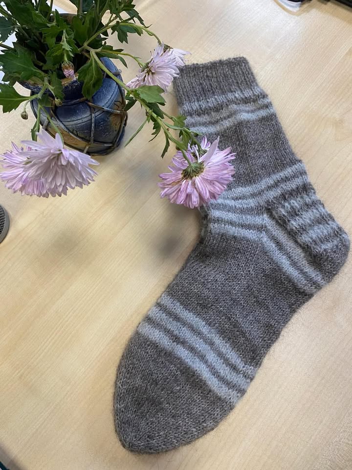Koeravillaga käsitsi kootud sokid meestele, nr 42-44