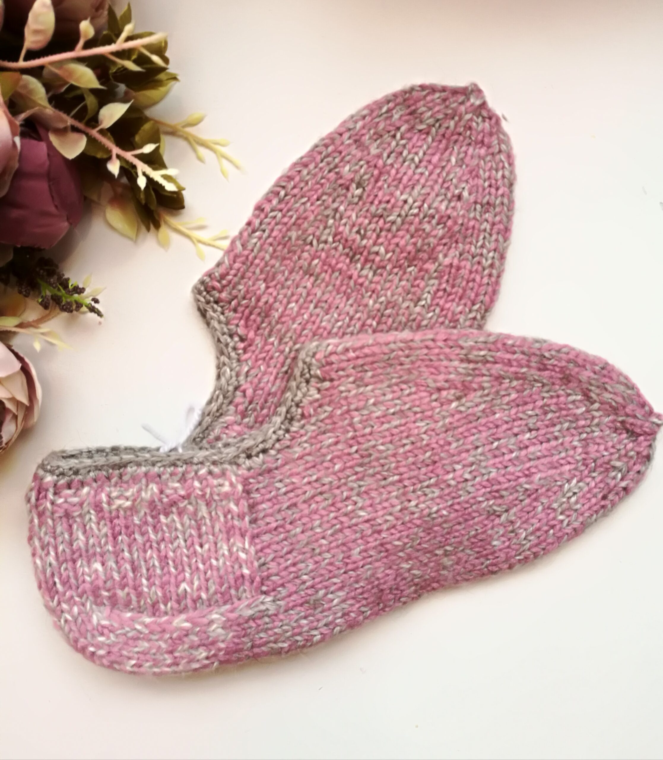 Käsitsi kootud roosat värvi sussid, nr 39-40