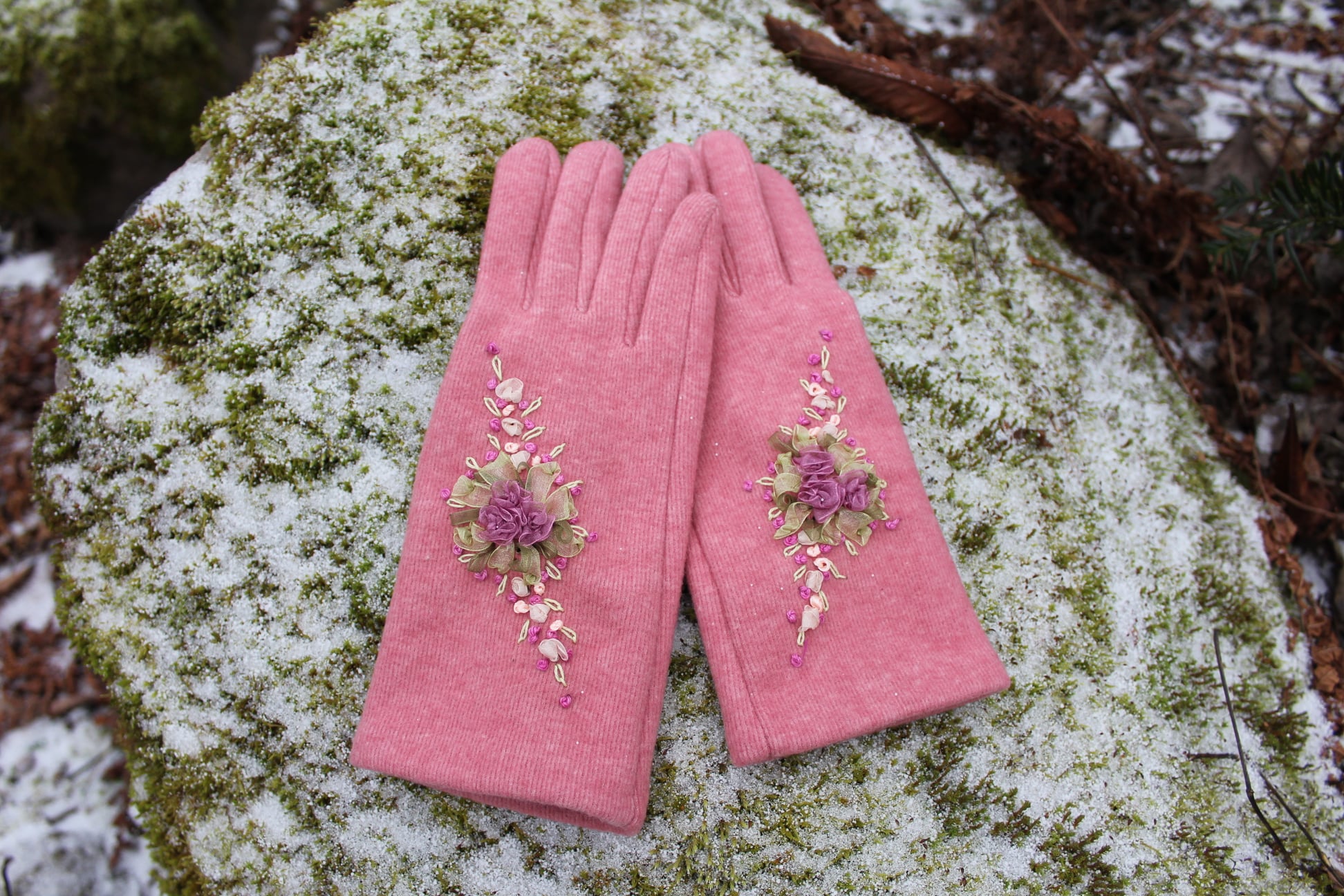 Roosa ja hallika lilletikandiga roosad kindad