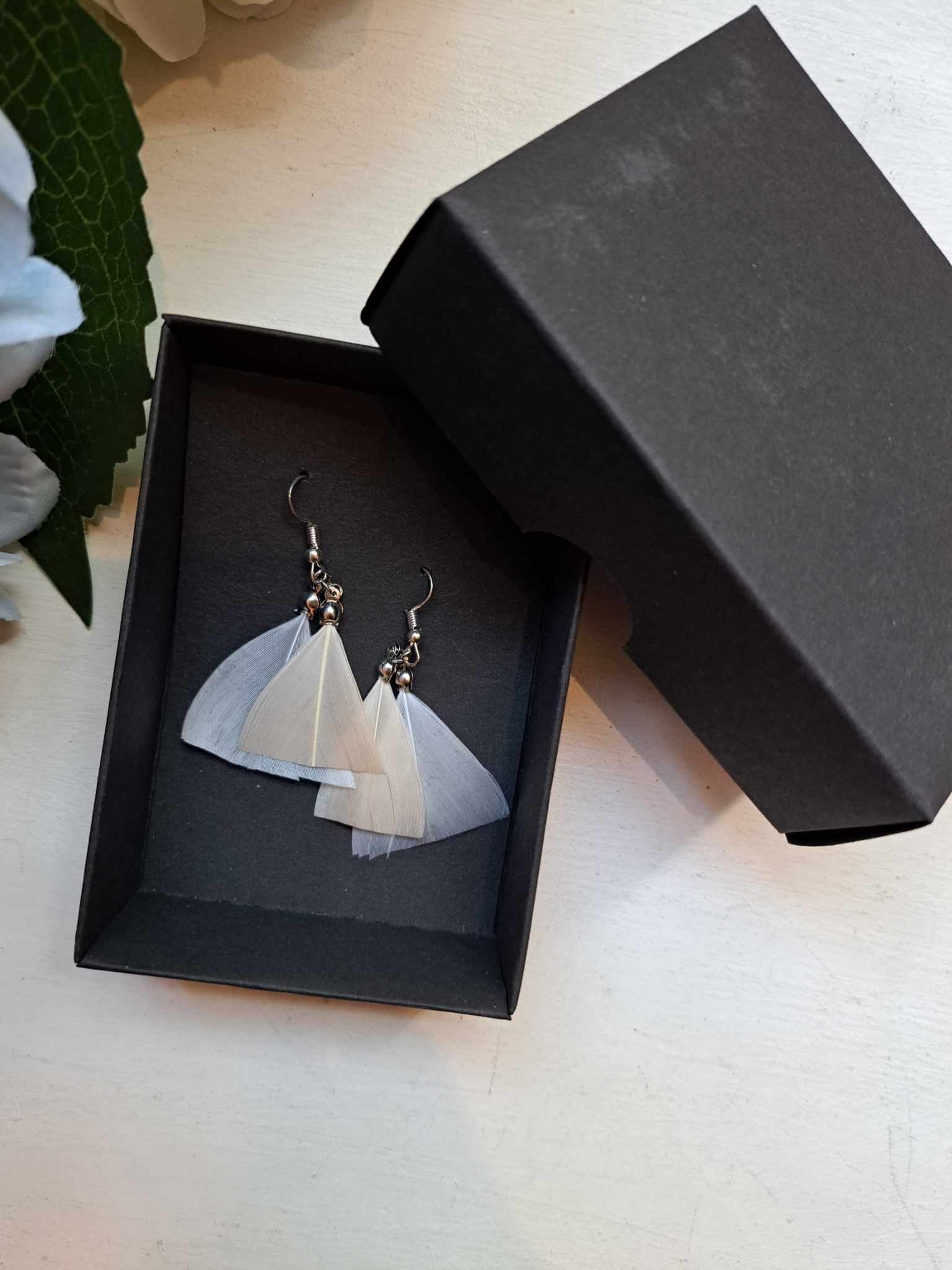 Kaunite sulgedega kõrvarõngad