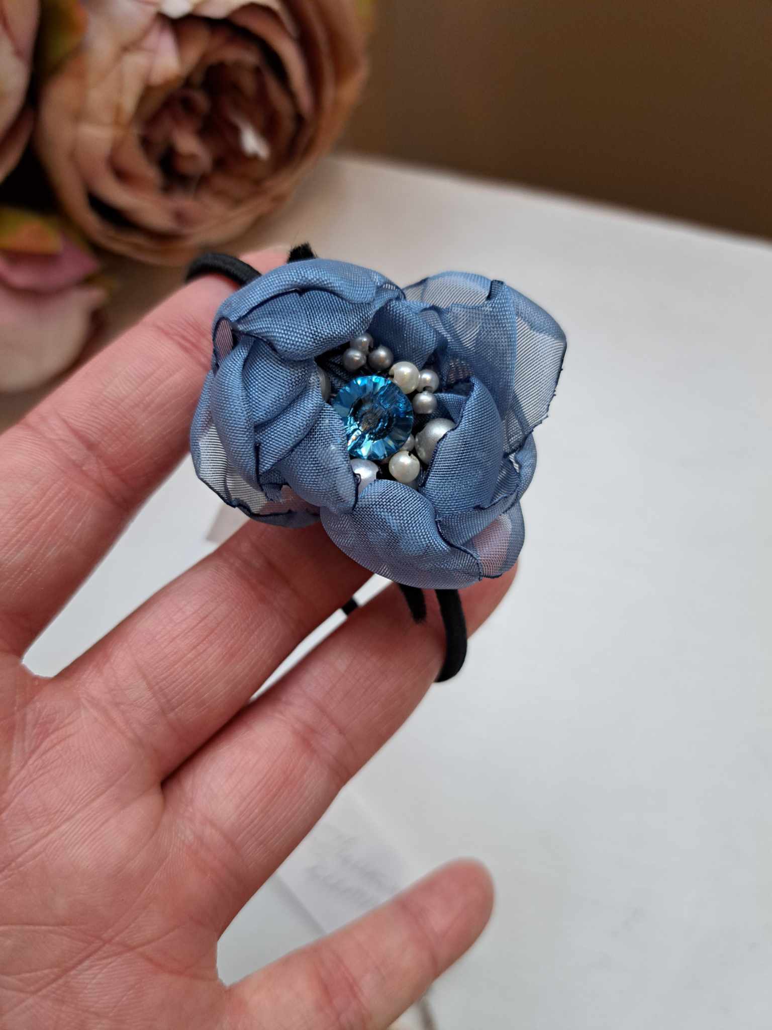 Kaunis külluslik juuksekumm Swarovski kristalliga