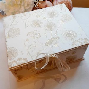 Käsitsi meisterdatud romantiliselt minimalistlik teekarp, kuldne