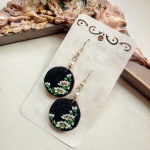 Puidust kõrvarõngad "Suvised karikakrad"