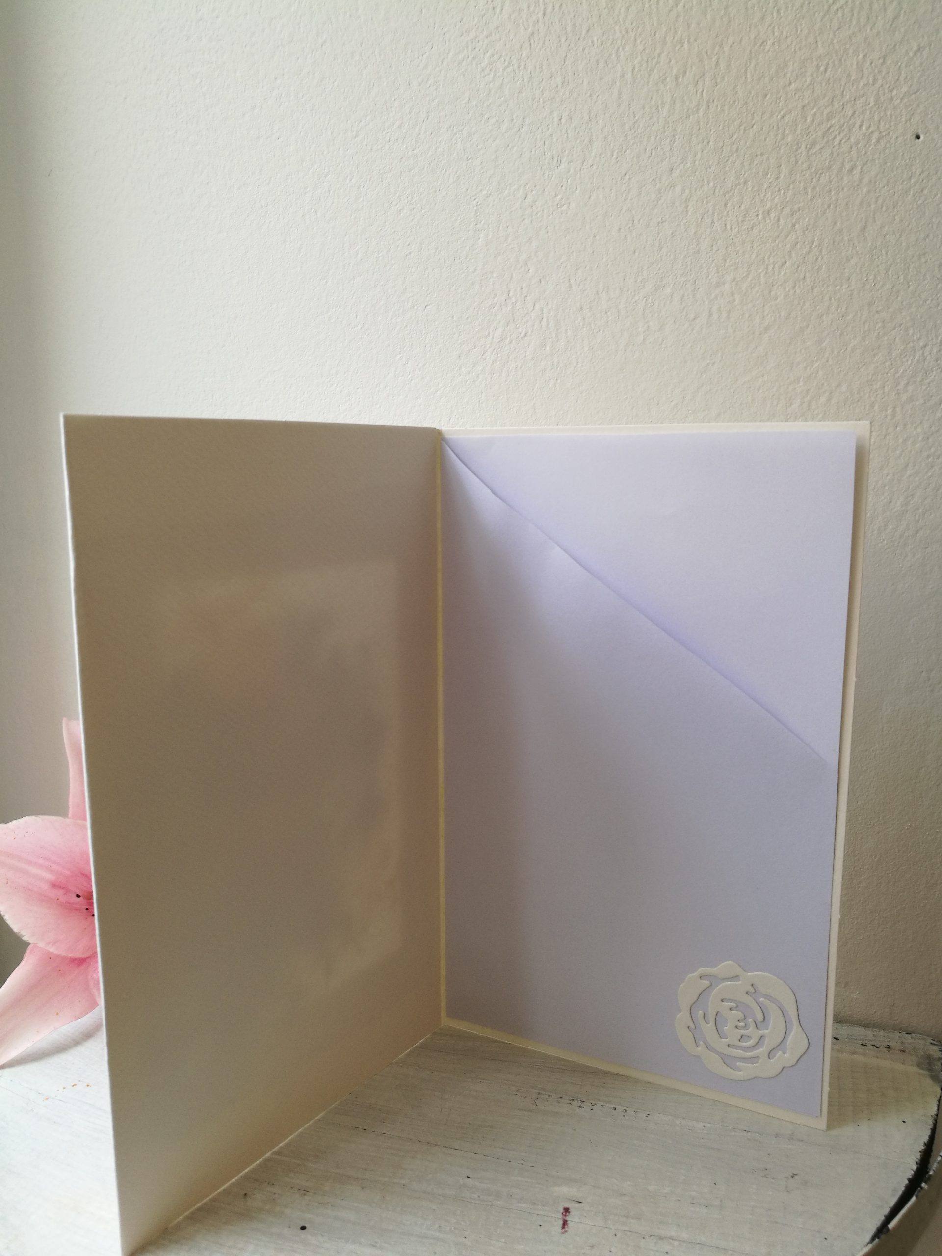 Paeltikandis valminud rahatasku "Kollased lilled"