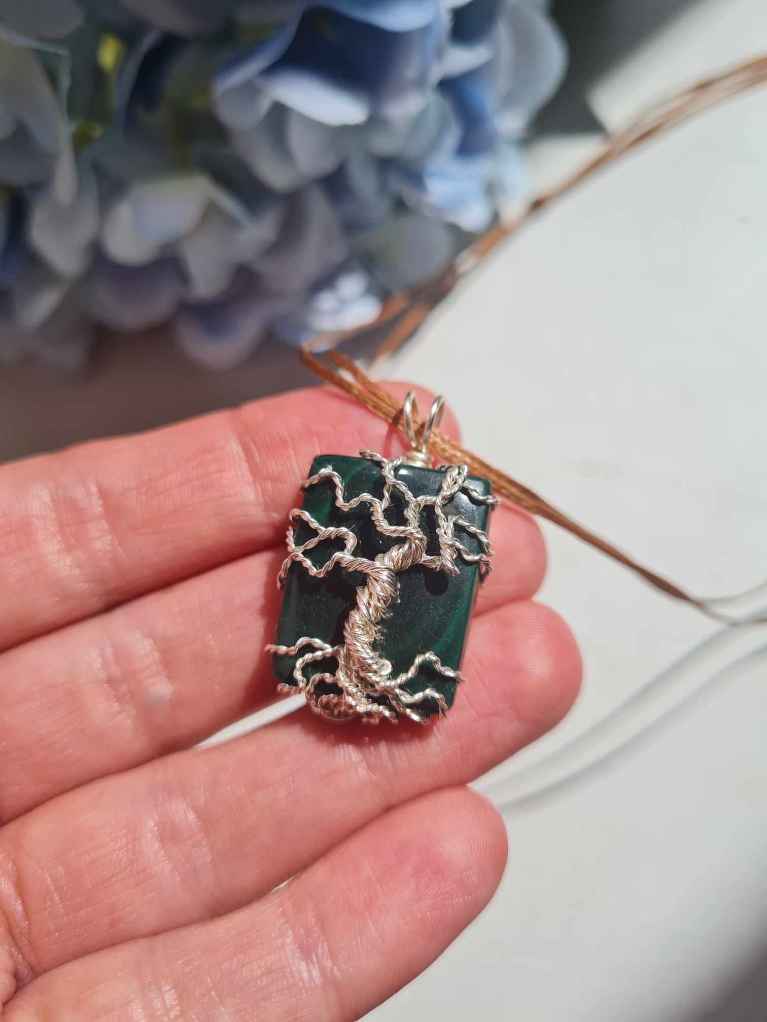 Elupuu kaelakee malahhiidiga