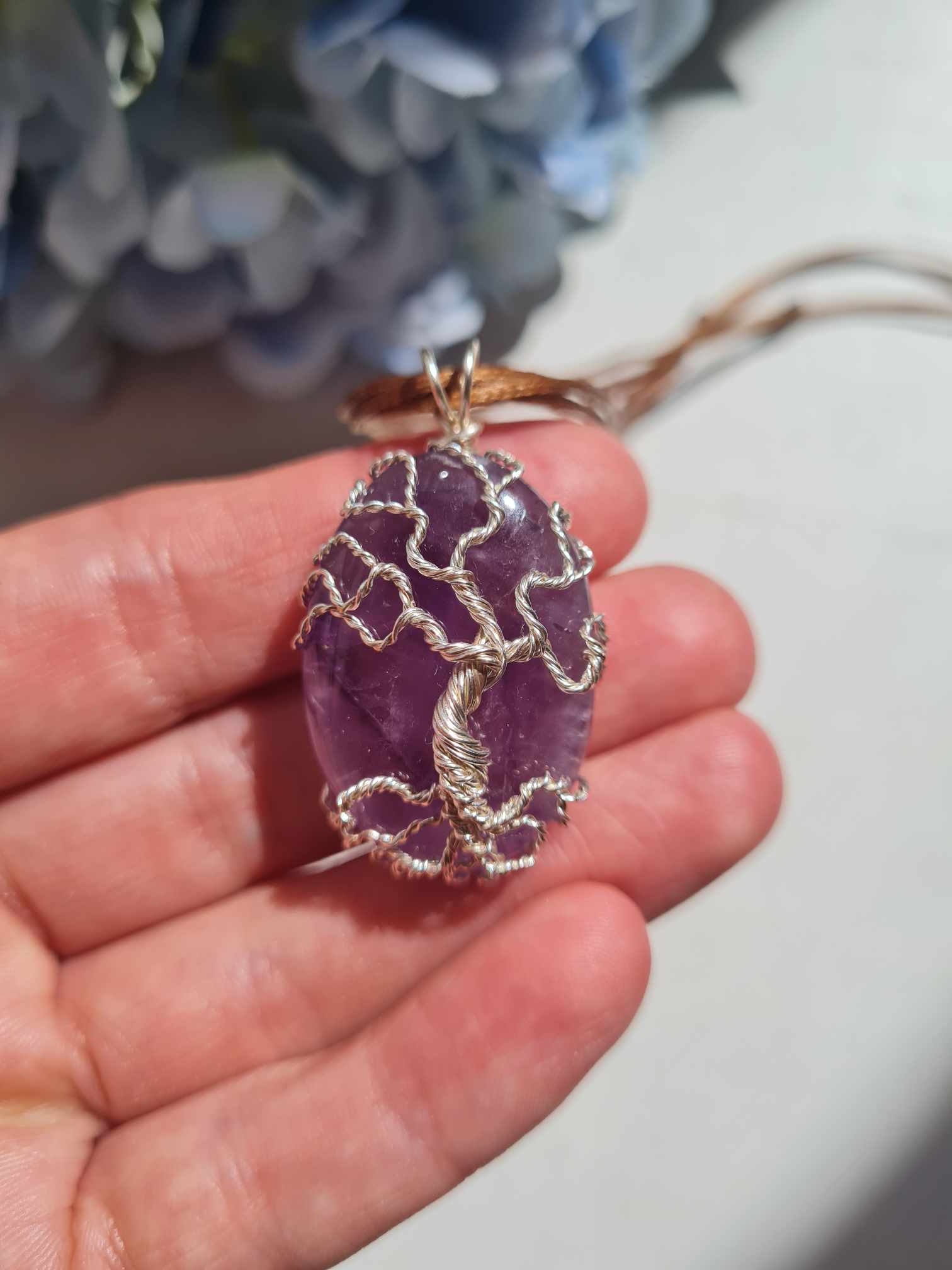 Elupuu kaelakee ametüstiga