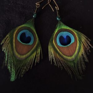 Kaunid, paabulinnu sulgedega kõrvarõngad