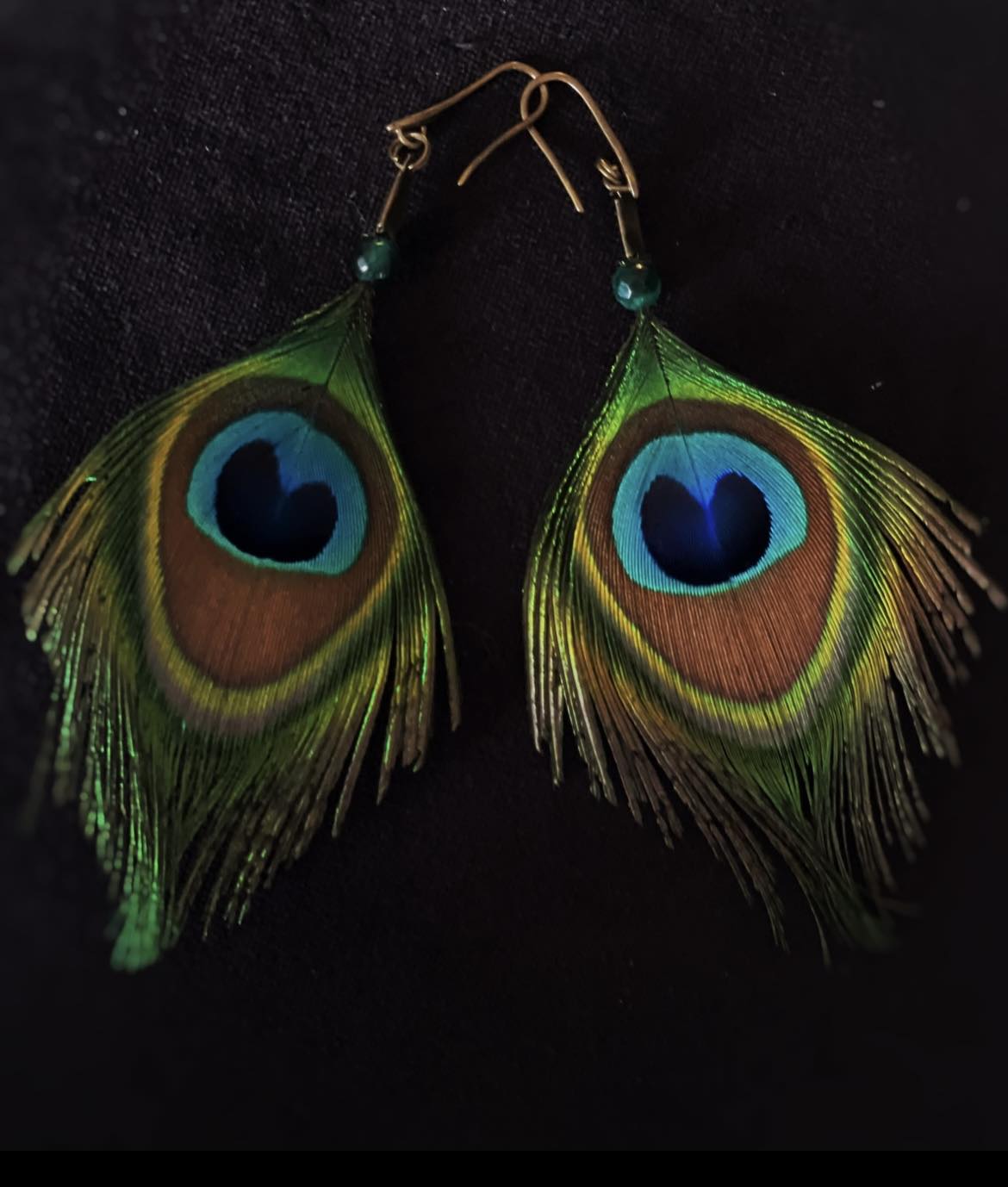 Kaunid, paabulinnu sulgedega kõrvarõngad