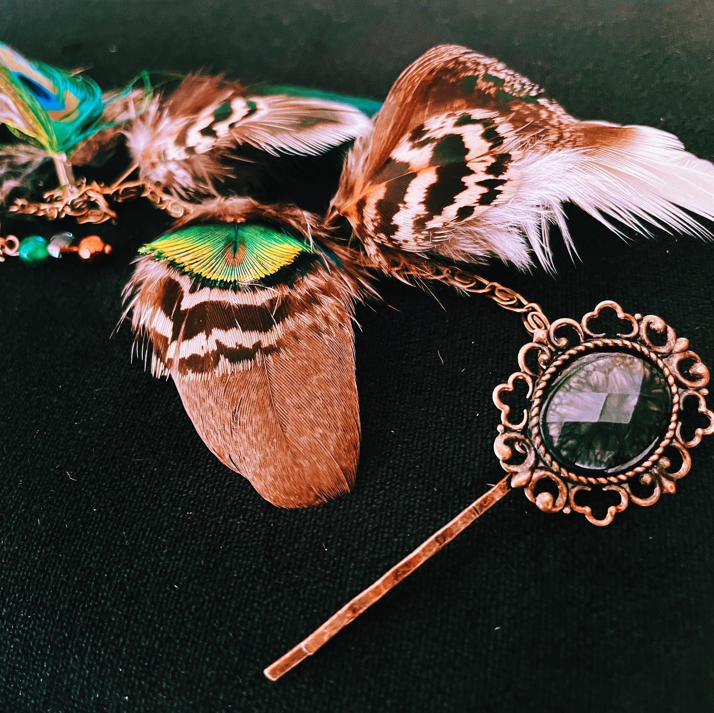 Kaunid paabulinnu sulgedega kõrvarõngad