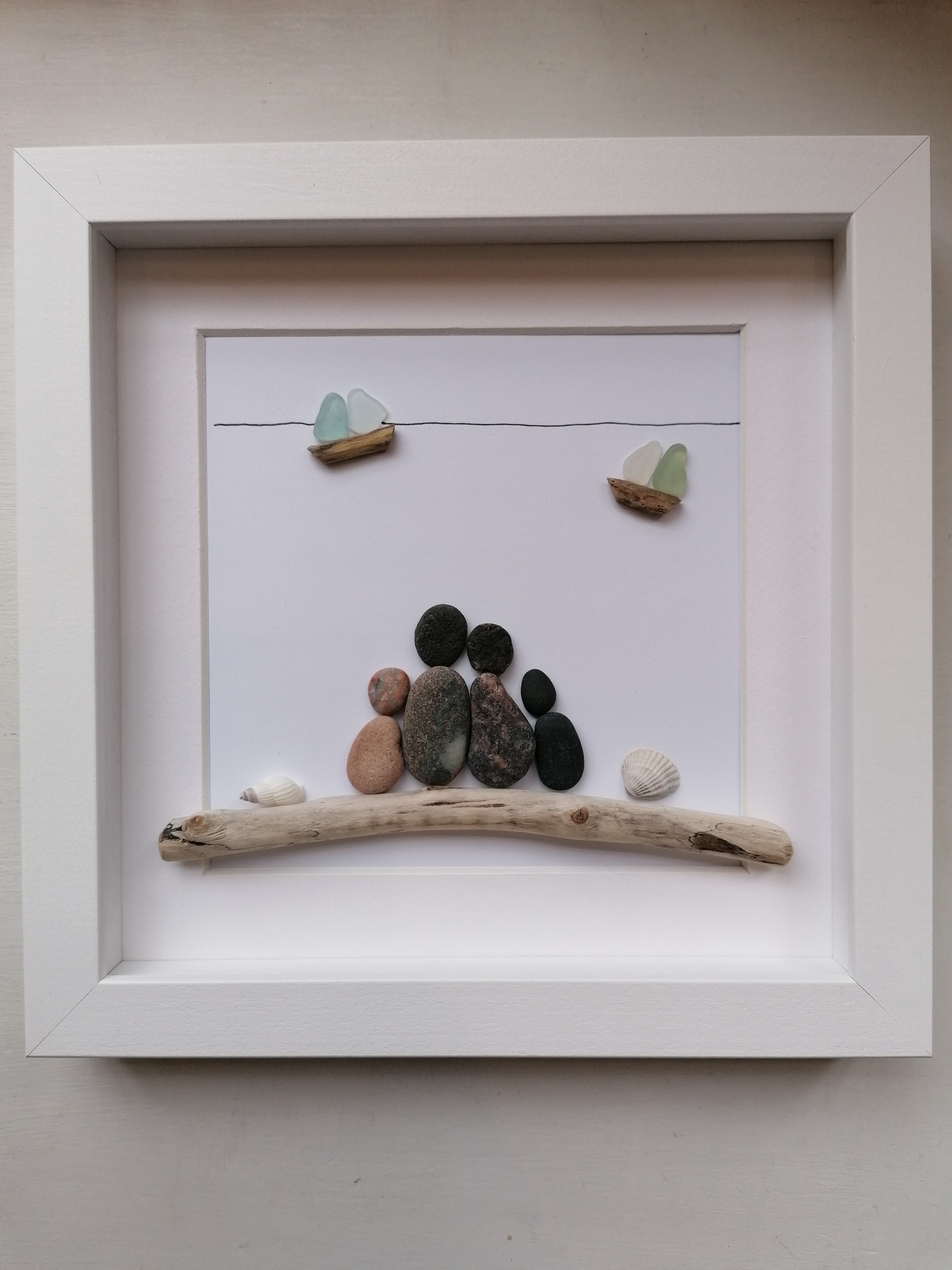 3D kunstiteos mereklaasidest ja - kividest "Perekond rannas"
