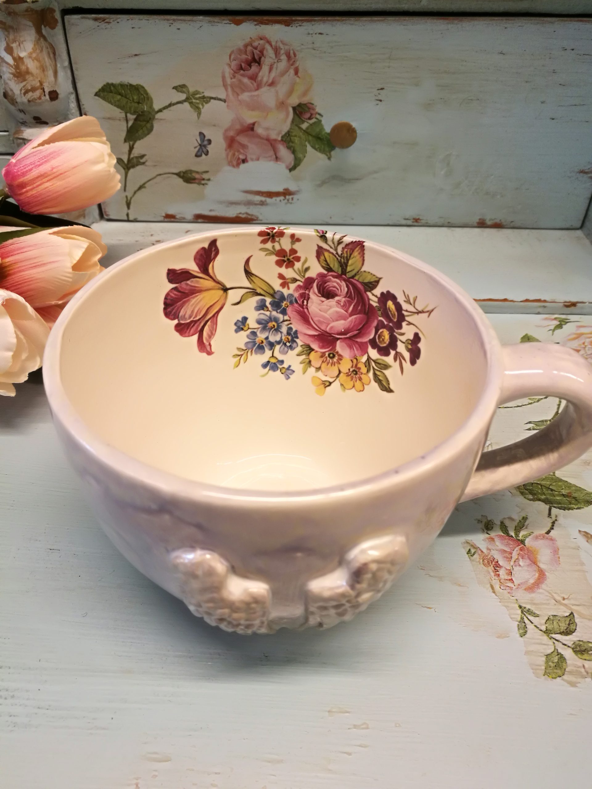 Kaunis inglitiibadega kruus