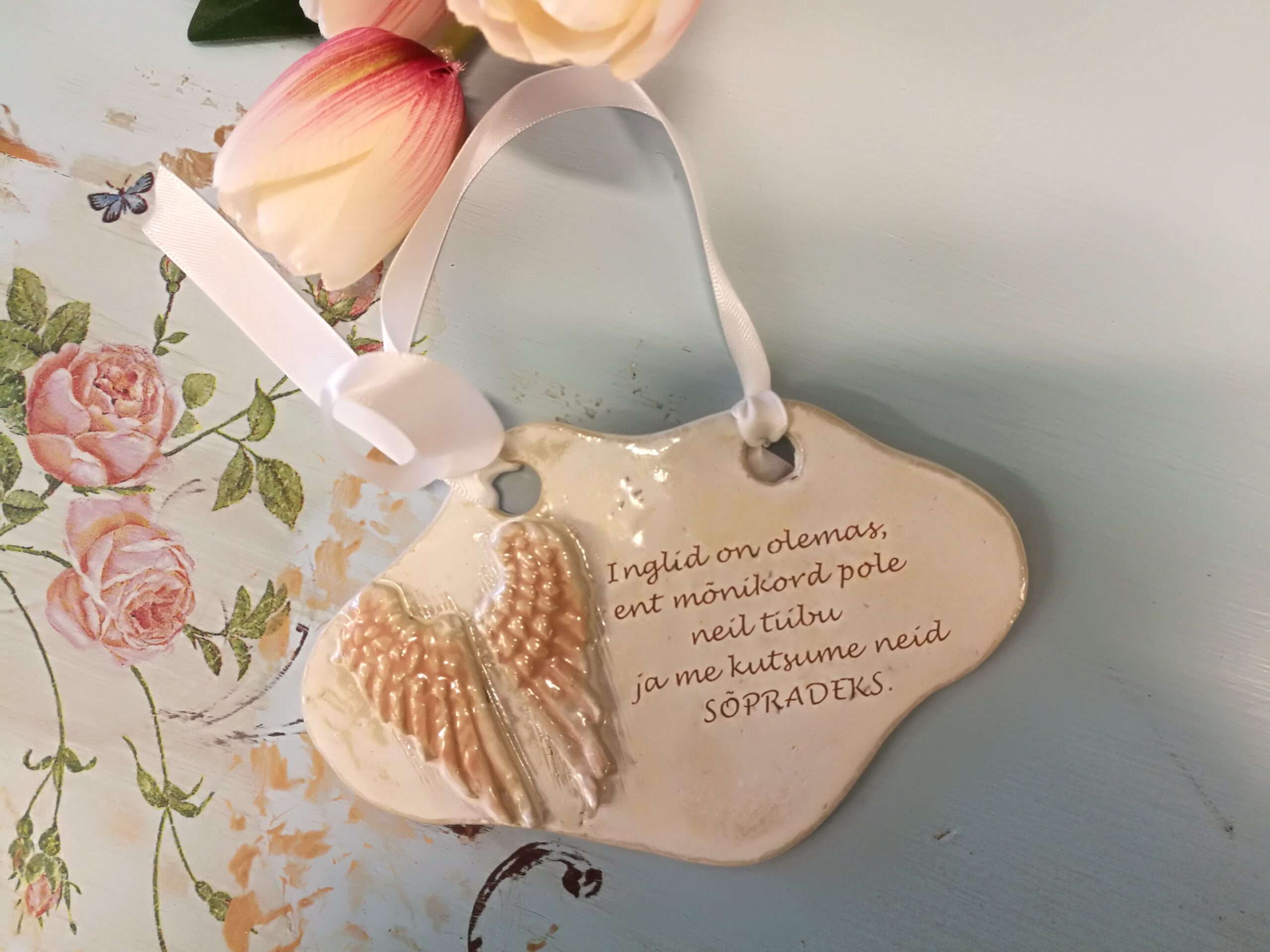 Keraamiline silt "Inglid on olemas..", roosad tiivad