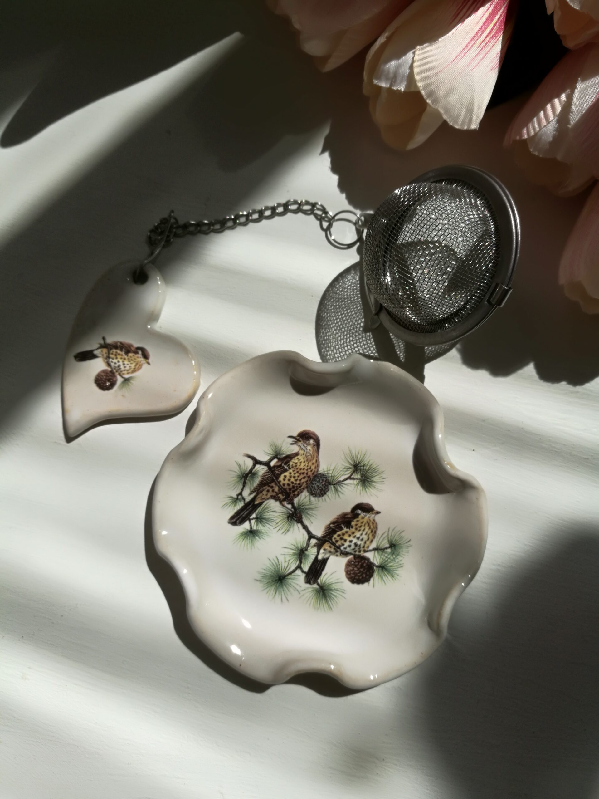 Linnu pildiga teesõel koos alusega