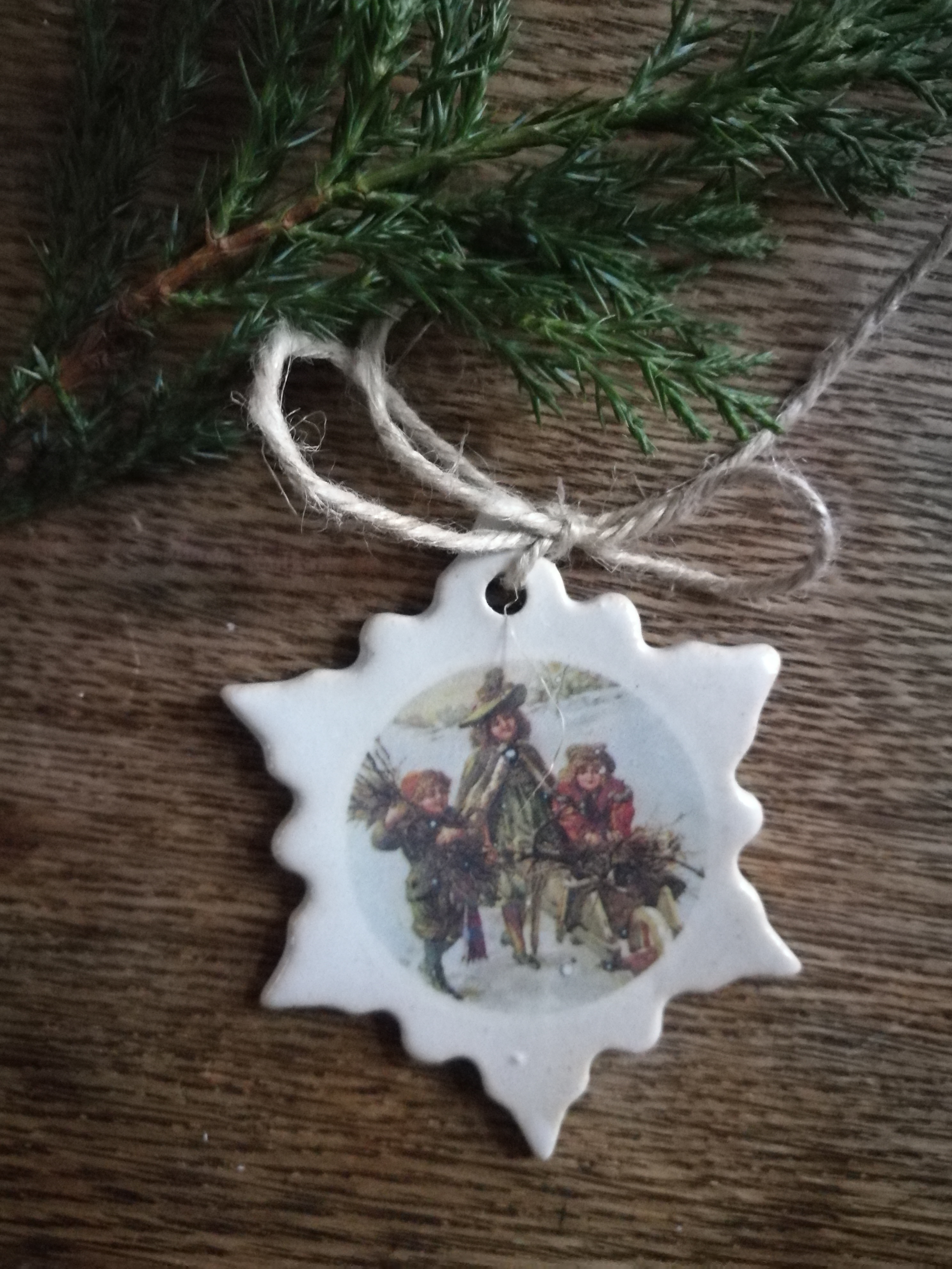 Nostalgiline keraamiline ehe "lapsed kuuski koju toomas''