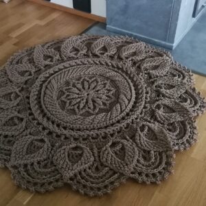 Lehemustriga heegeldatud vaip, kohvipruun
