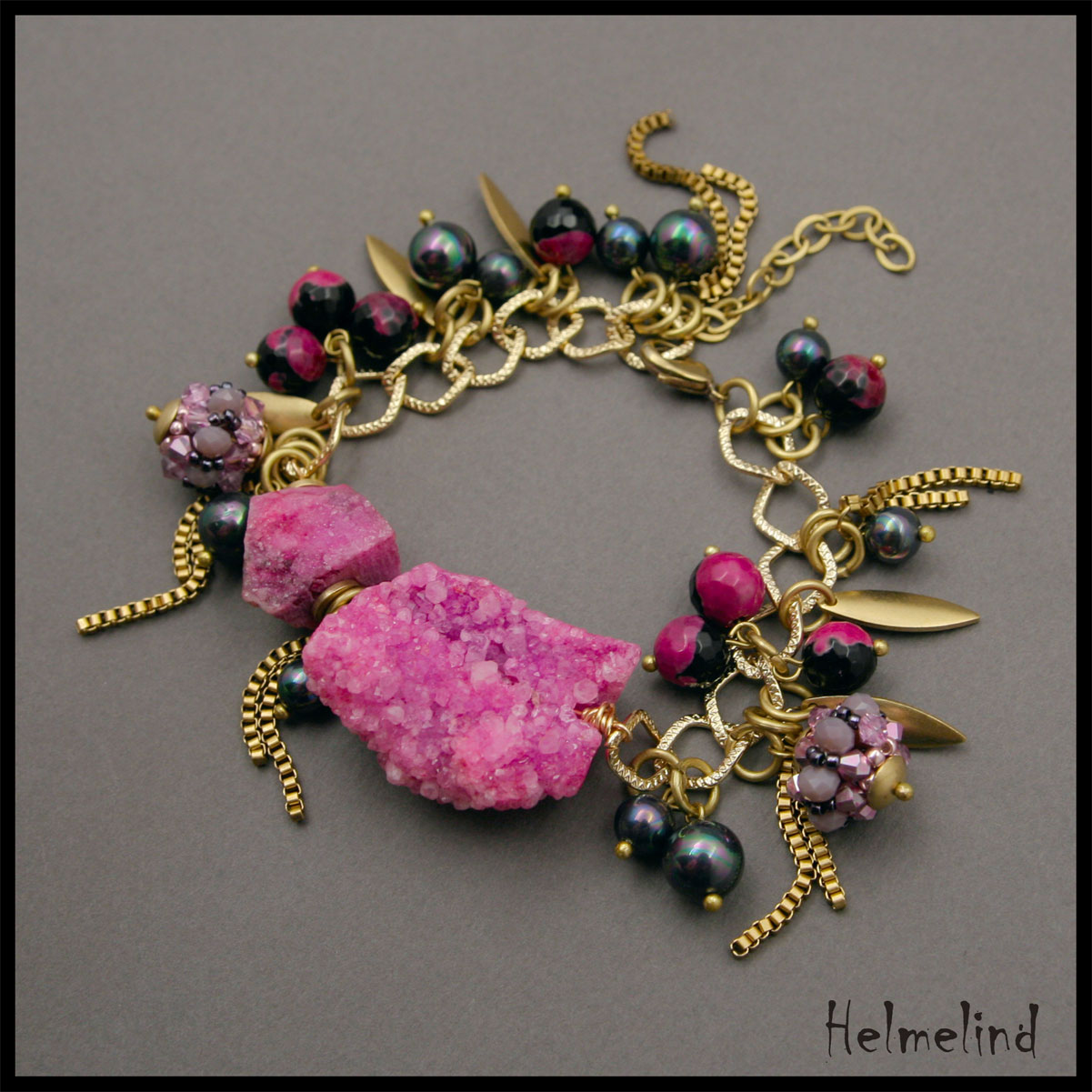 Kaunis poolvääriskividest käeehe- mageveepärl, druusi ahhaat