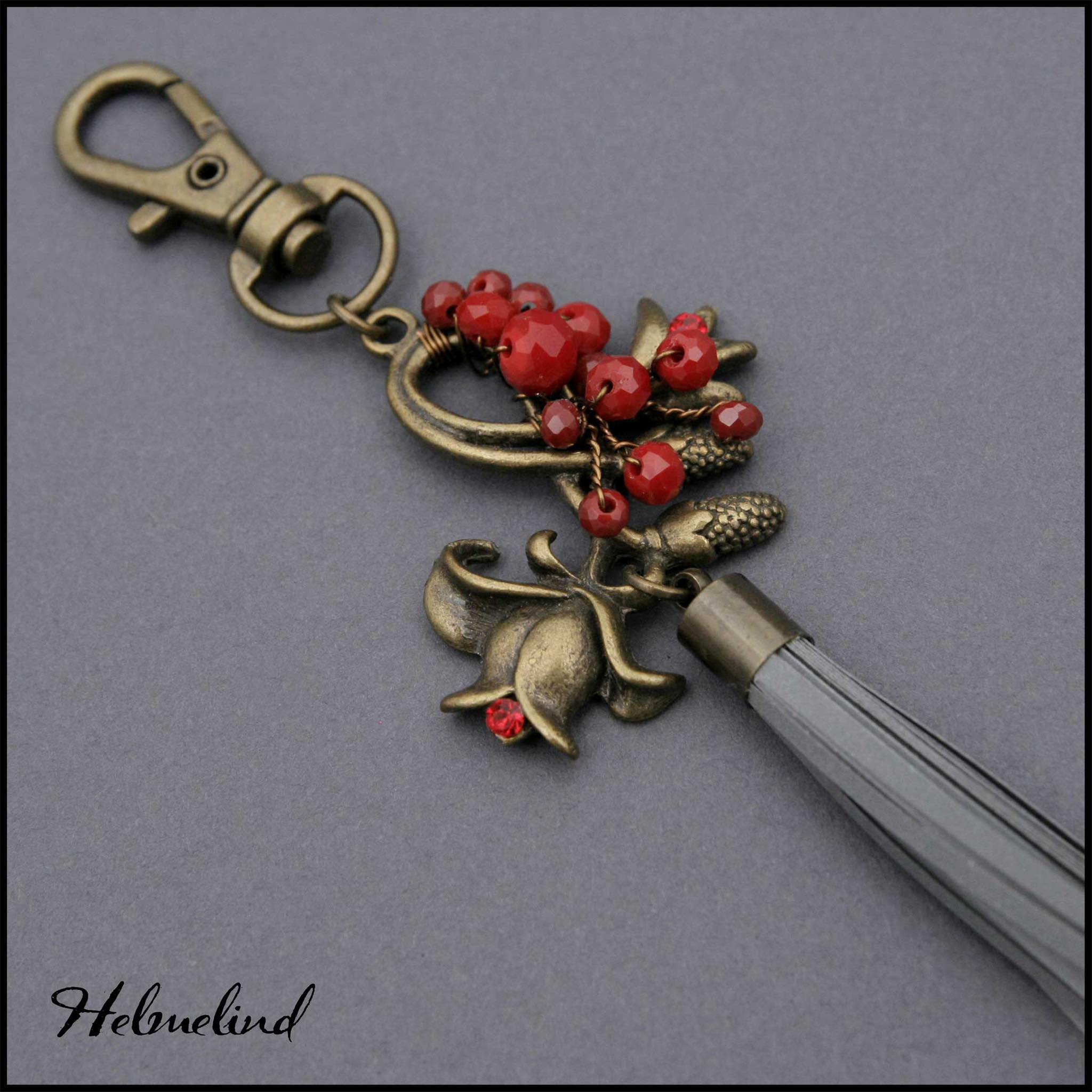 Külluslik helkiv ripats punase roosiga