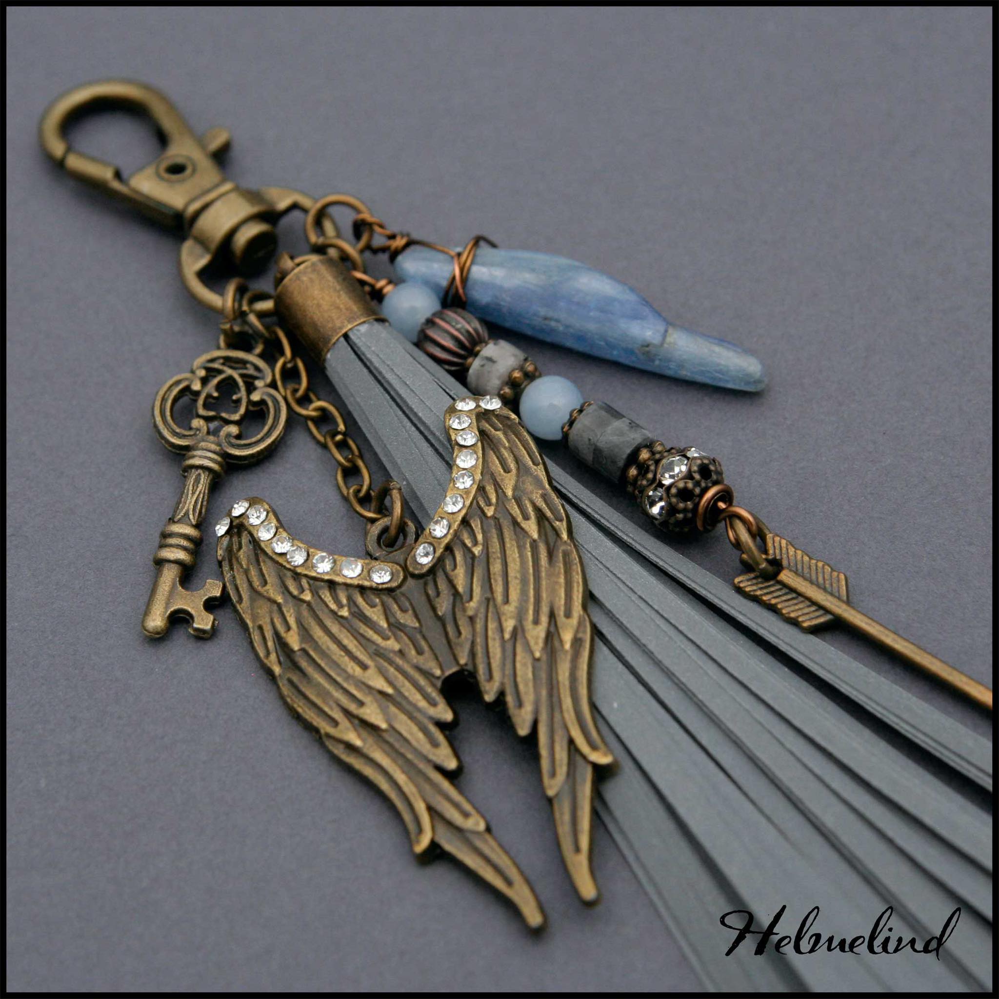 Helkiv ripats Küaniidi, angeliidi ja lavrikiidiga