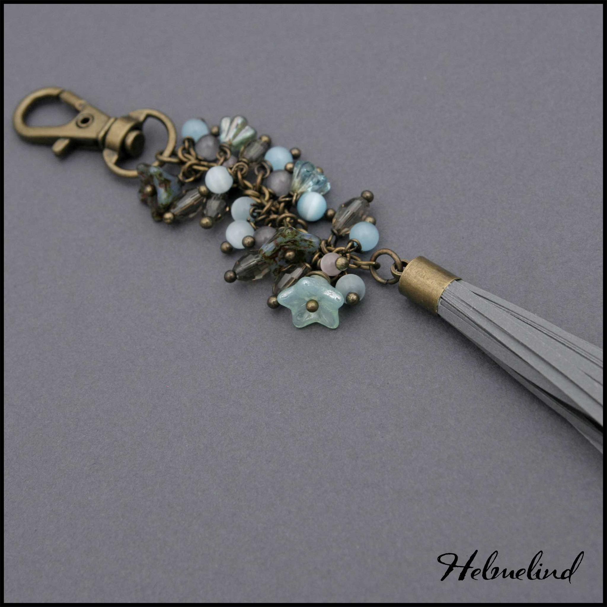 Külluslik helkiv ripats siniste õitega